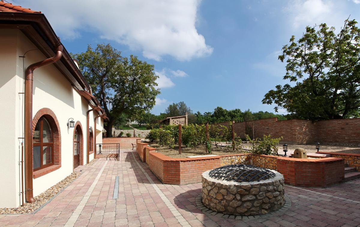 Hotel Vinopa Hustopeče Екстериор снимка