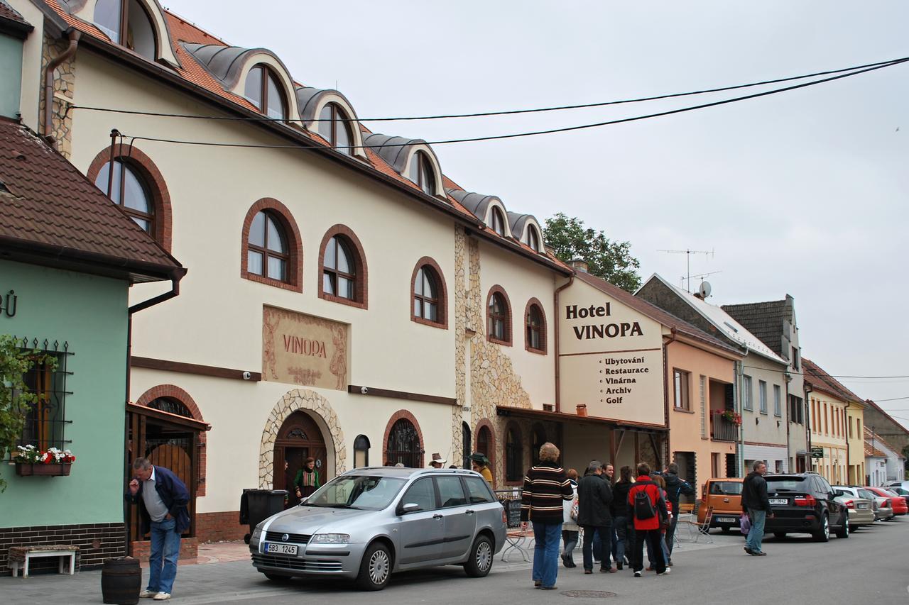 Hotel Vinopa Hustopeče Екстериор снимка