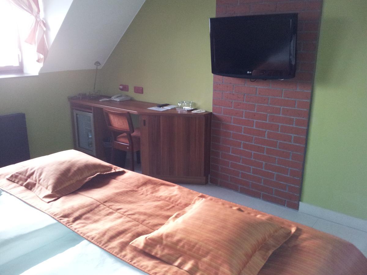 Hotel Vinopa Hustopeče Екстериор снимка