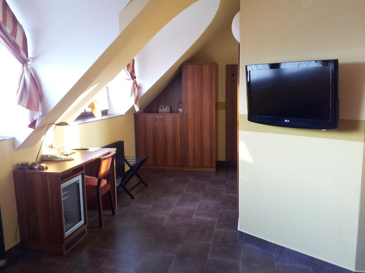Hotel Vinopa Hustopeče Екстериор снимка