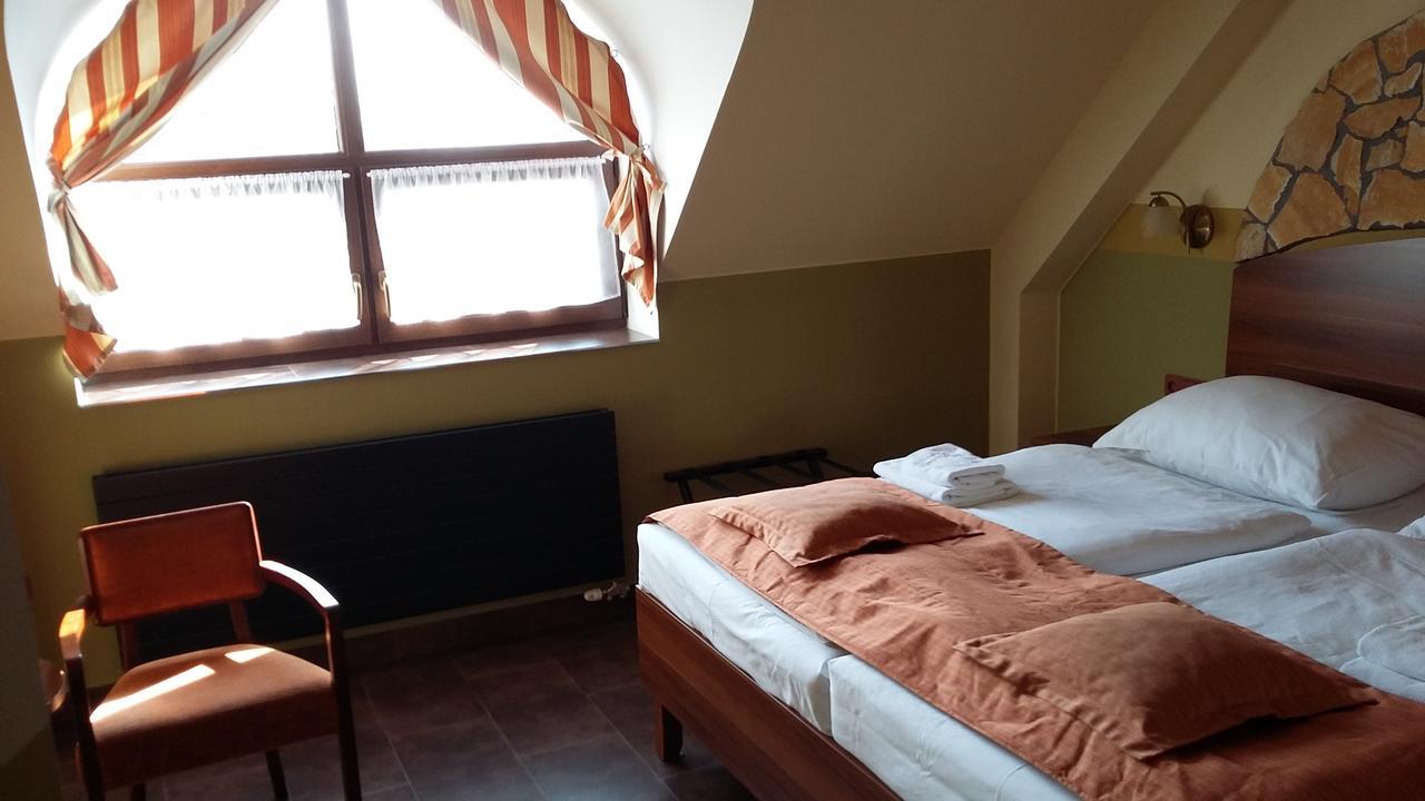 Hotel Vinopa Hustopeče Екстериор снимка
