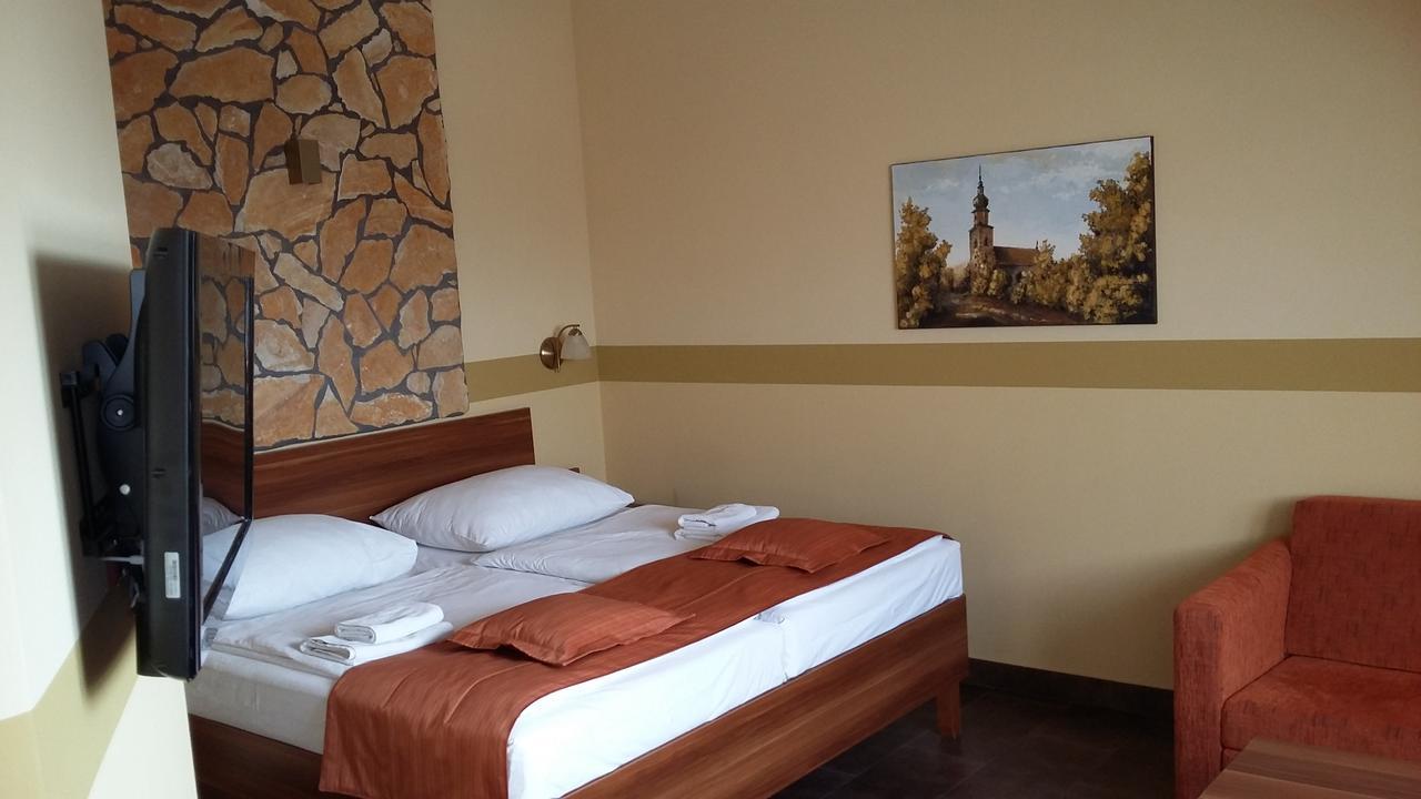 Hotel Vinopa Hustopeče Екстериор снимка
