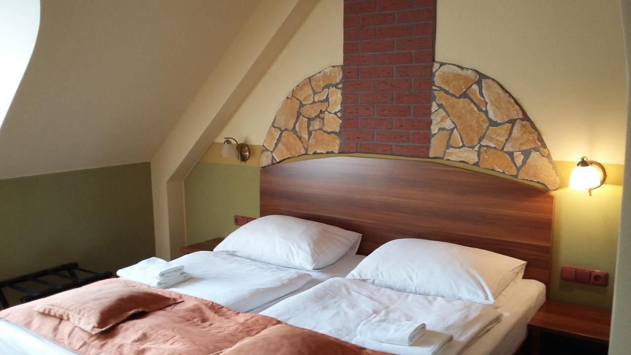 Hotel Vinopa Hustopeče Екстериор снимка